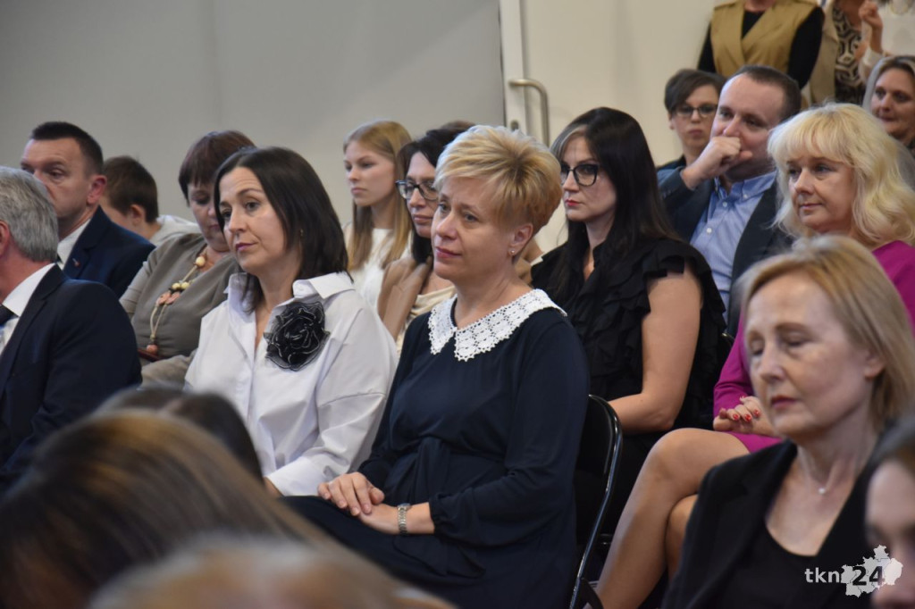 Gmina Końskie doceniła zasłużonych nauczycieli z okazji Dnia Edukacji Narodowej [wideo, zdjęcia]