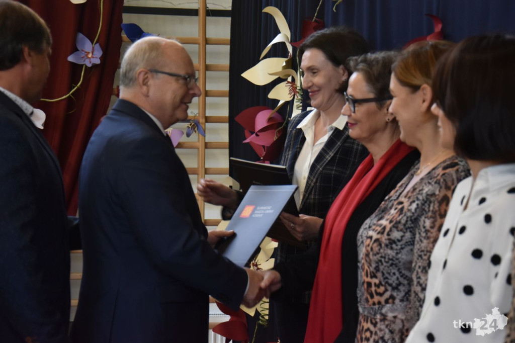 Gmina Końskie doceniła zasłużonych nauczycieli z okazji Dnia Edukacji Narodowej [wideo, zdjęcia]