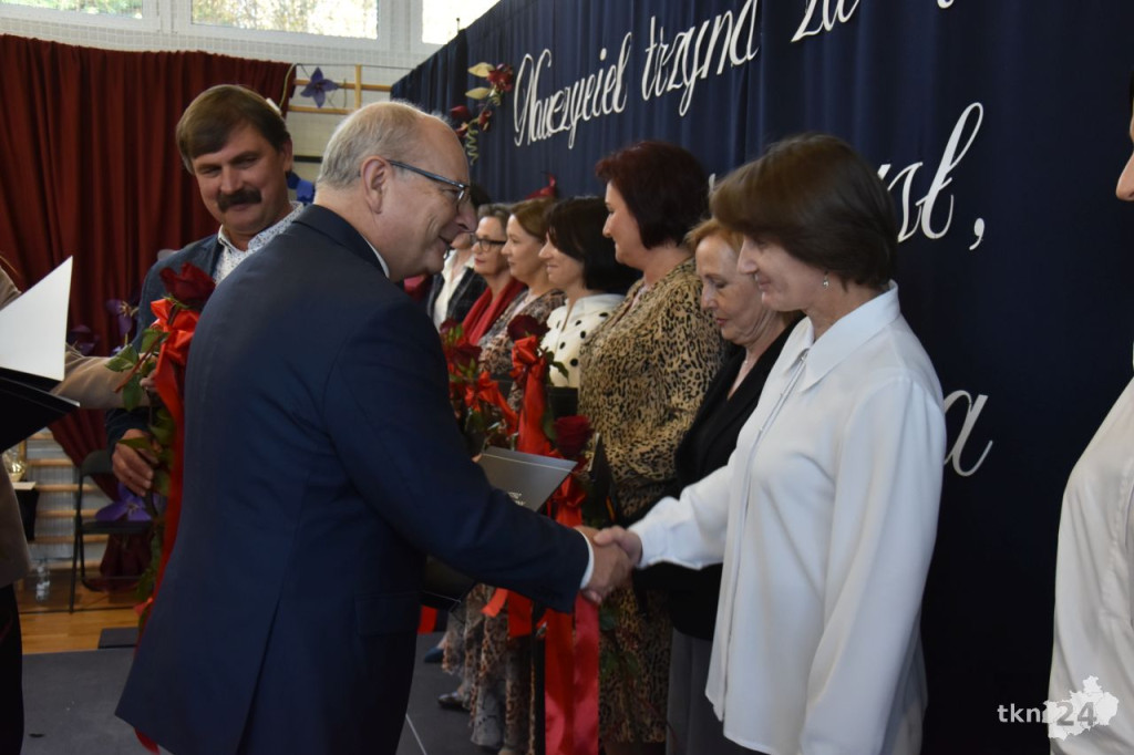 Gmina Końskie doceniła zasłużonych nauczycieli z okazji Dnia Edukacji Narodowej [wideo, zdjęcia]