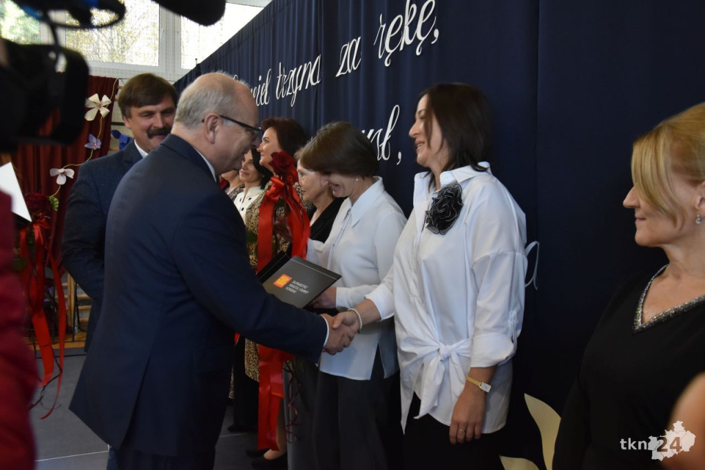Gmina Końskie doceniła zasłużonych nauczycieli z okazji Dnia Edukacji Narodowej [wideo, zdjęcia]