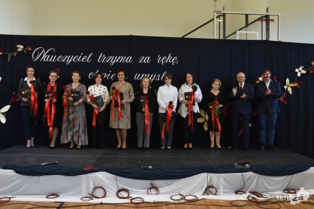 Gmina Końskie doceniła zasłużonych nauczycieli z okazji Dnia Edukacji Narodowej [wideo, zdjęcia]