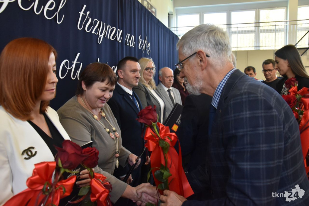 Gmina Końskie doceniła zasłużonych nauczycieli z okazji Dnia Edukacji Narodowej [wideo, zdjęcia]