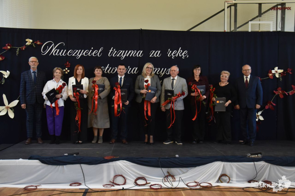 Gmina Końskie doceniła zasłużonych nauczycieli z okazji Dnia Edukacji Narodowej [wideo, zdjęcia]