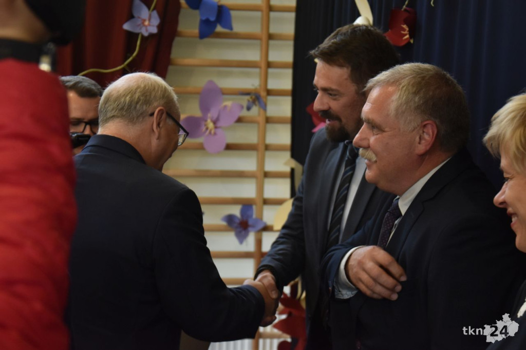 Gmina Końskie doceniła zasłużonych nauczycieli z okazji Dnia Edukacji Narodowej [wideo, zdjęcia]