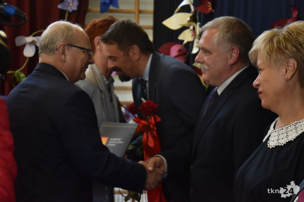Gmina Końskie doceniła zasłużonych nauczycieli z okazji Dnia Edukacji Narodowej [wideo, zdjęcia]