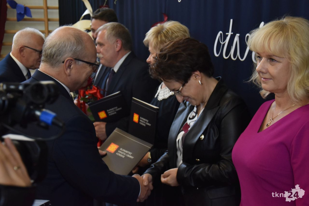 Gmina Końskie doceniła zasłużonych nauczycieli z okazji Dnia Edukacji Narodowej [wideo, zdjęcia]
