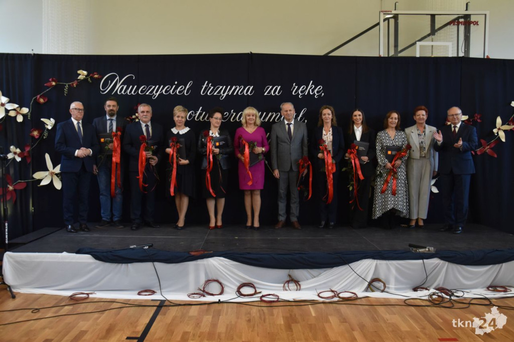 Gmina Końskie doceniła zasłużonych nauczycieli z okazji Dnia Edukacji Narodowej [wideo, zdjęcia]