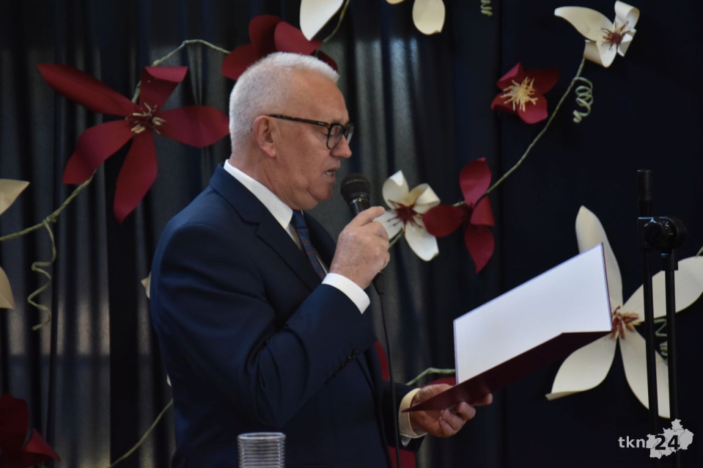 Gmina Końskie doceniła zasłużonych nauczycieli z okazji Dnia Edukacji Narodowej [wideo, zdjęcia]
