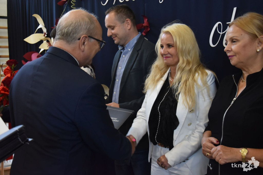 Gmina Końskie doceniła zasłużonych nauczycieli z okazji Dnia Edukacji Narodowej [wideo, zdjęcia]