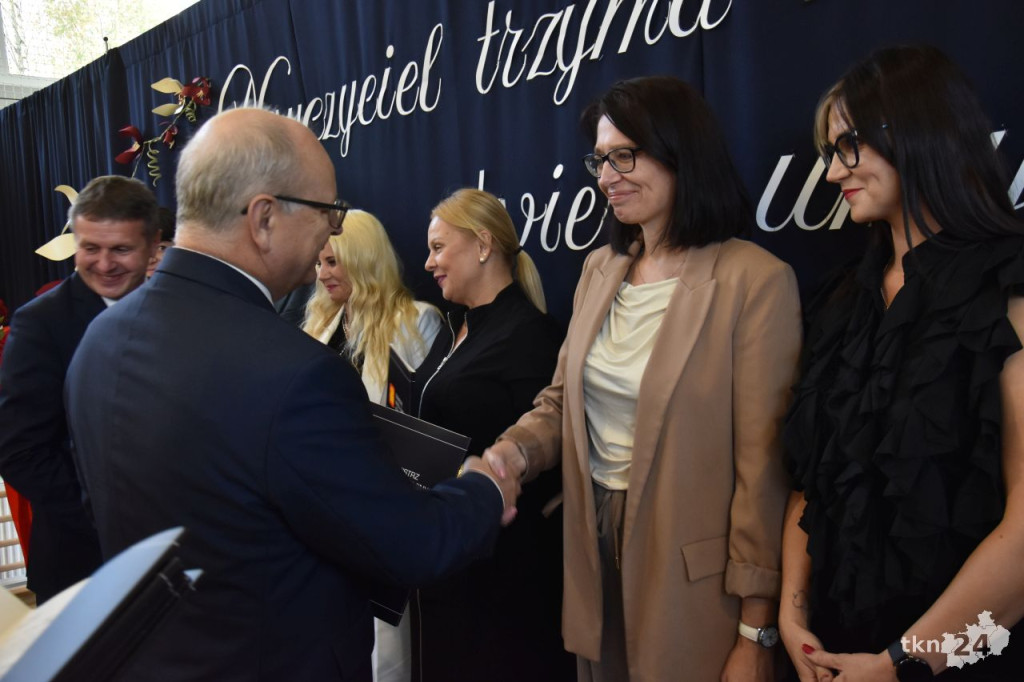 Gmina Końskie doceniła zasłużonych nauczycieli z okazji Dnia Edukacji Narodowej [wideo, zdjęcia]