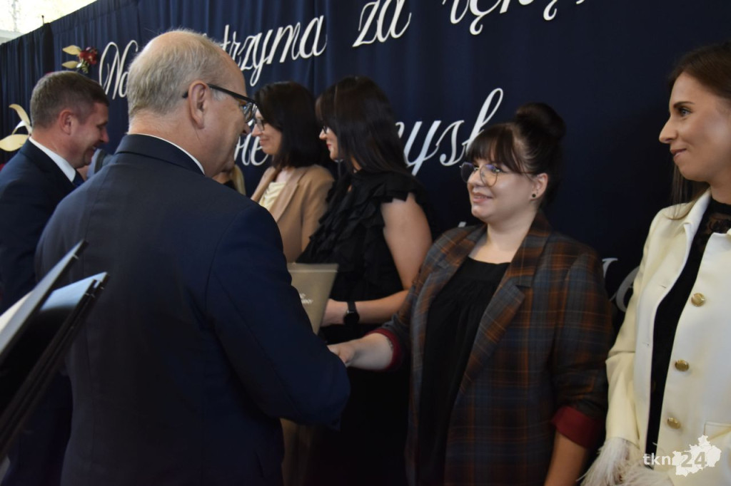 Gmina Końskie doceniła zasłużonych nauczycieli z okazji Dnia Edukacji Narodowej [wideo, zdjęcia]