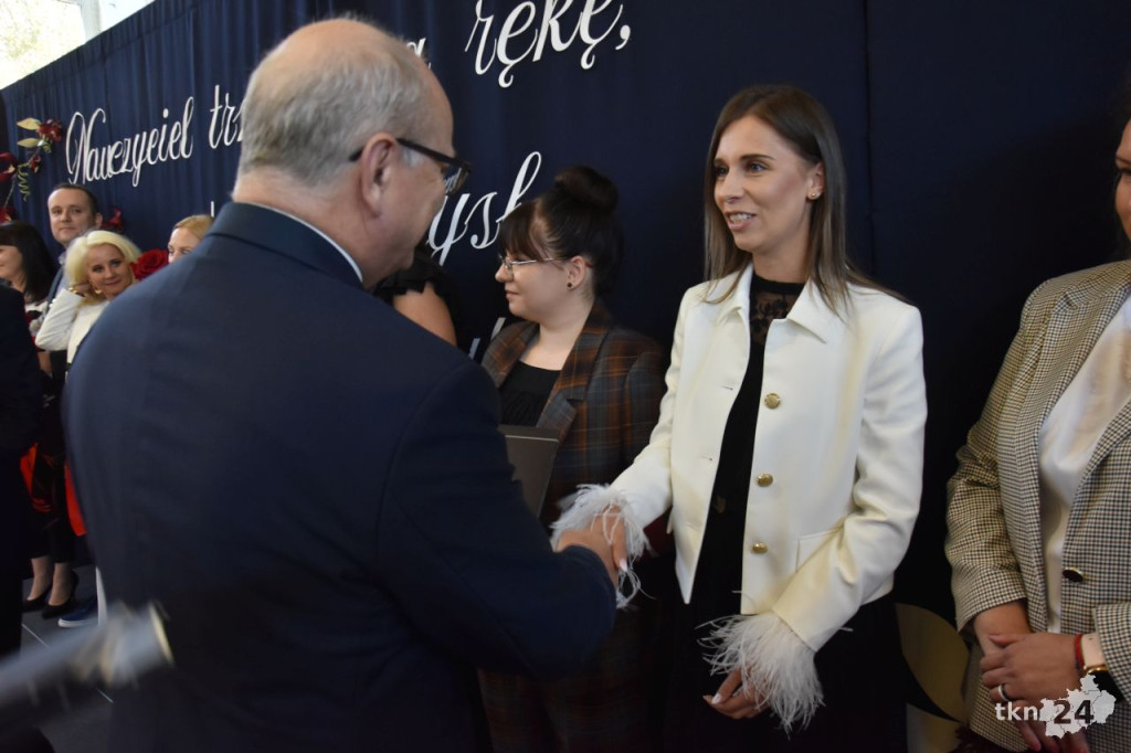Gmina Końskie doceniła zasłużonych nauczycieli z okazji Dnia Edukacji Narodowej [wideo, zdjęcia]