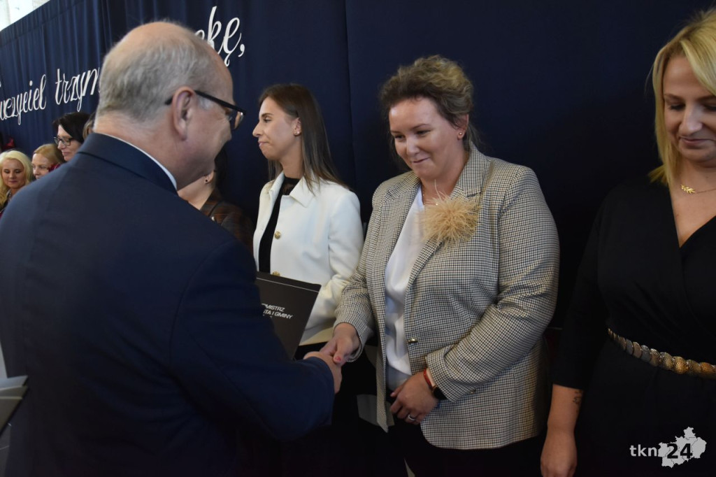 Gmina Końskie doceniła zasłużonych nauczycieli z okazji Dnia Edukacji Narodowej [wideo, zdjęcia]