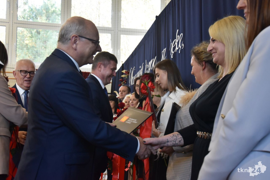 Gmina Końskie doceniła zasłużonych nauczycieli z okazji Dnia Edukacji Narodowej [wideo, zdjęcia]