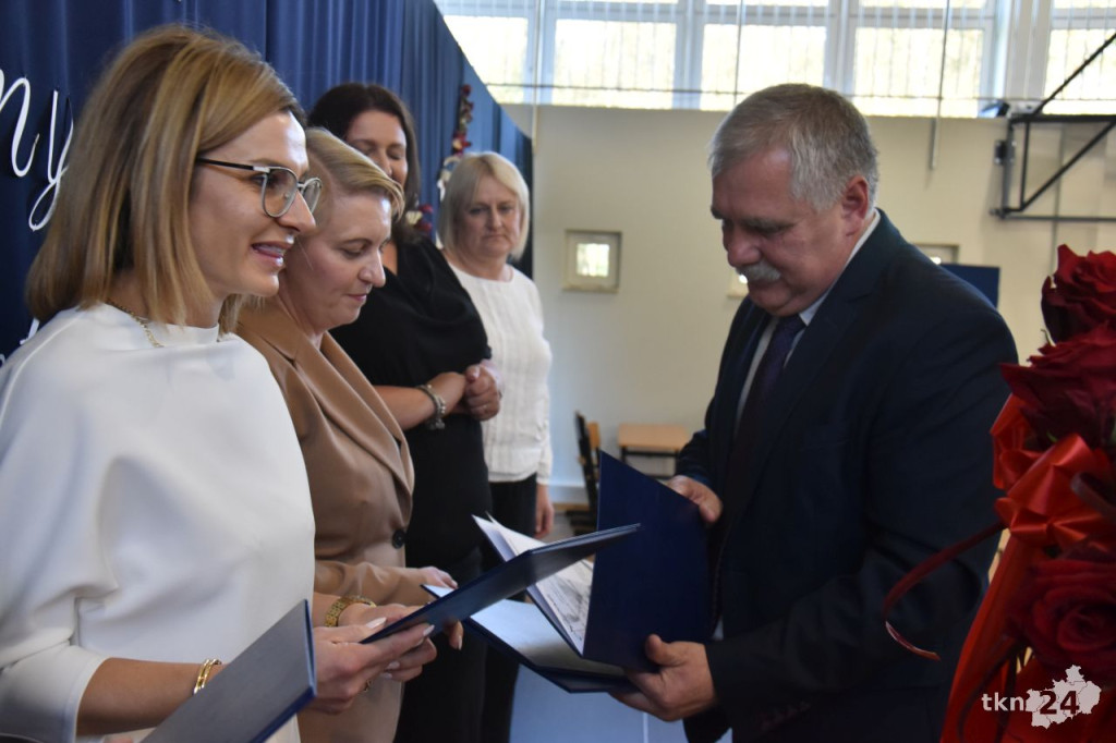 Gmina Końskie doceniła zasłużonych nauczycieli z okazji Dnia Edukacji Narodowej [wideo, zdjęcia]