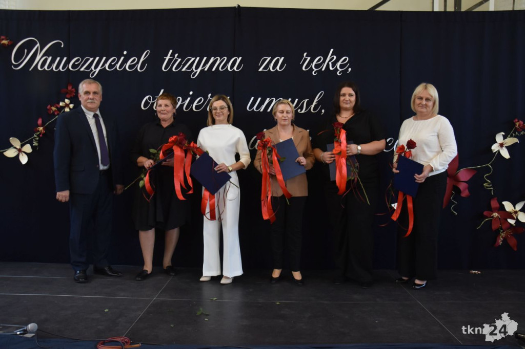 Gmina Końskie doceniła zasłużonych nauczycieli z okazji Dnia Edukacji Narodowej [wideo, zdjęcia]