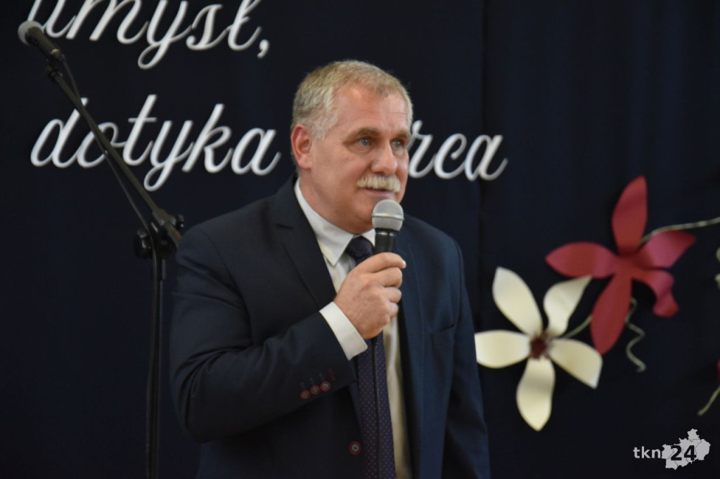 Gmina Końskie doceniła zasłużonych nauczycieli z okazji Dnia Edukacji Narodowej [wideo, zdjęcia]