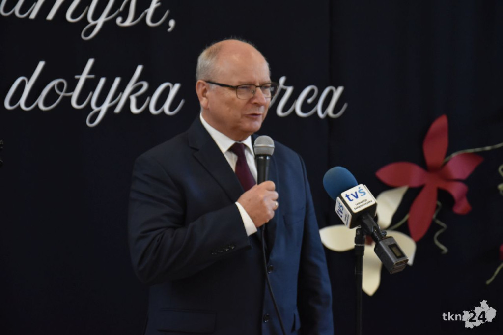 Gmina Końskie doceniła zasłużonych nauczycieli z okazji Dnia Edukacji Narodowej [wideo, zdjęcia]