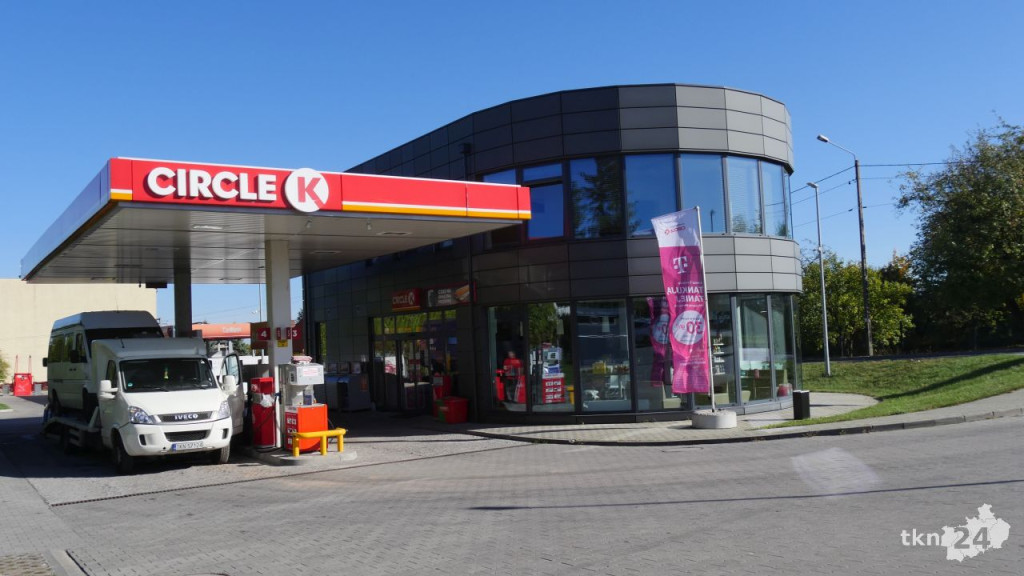 Ubezpiecz się na dawnej bazie PKS w Końskich! [wideo, zdjęcia]