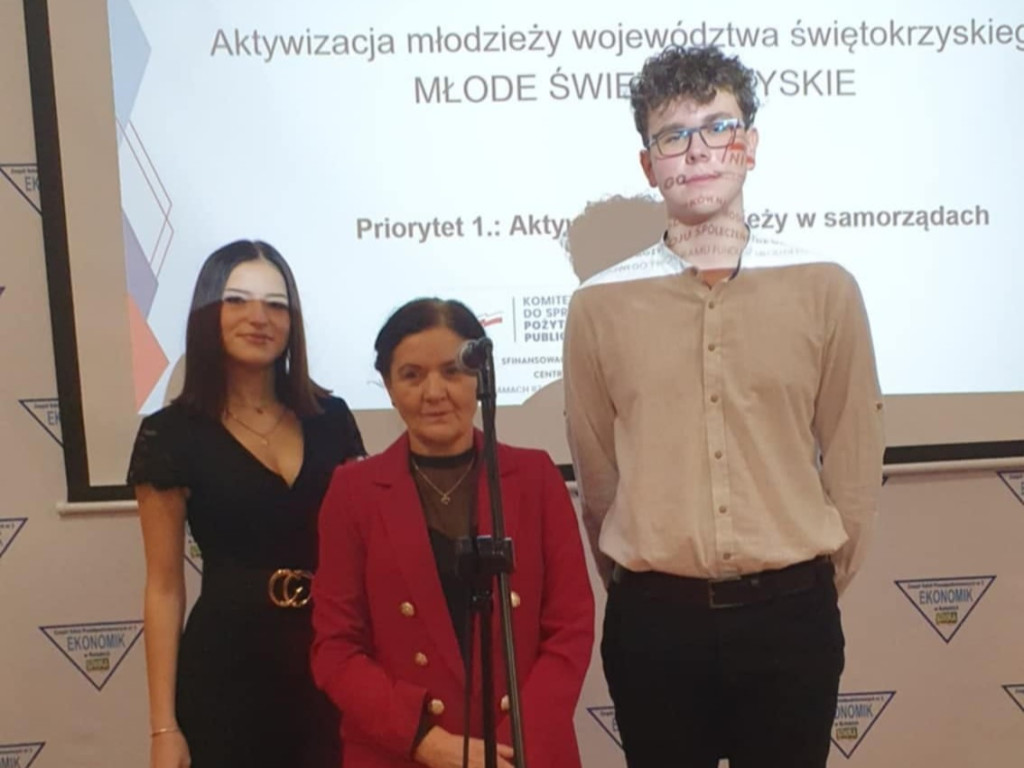 Uczniowie koneckiego Ekonomika upamiętnili swojego patrona poprzez `Piknik z Grabskim` [zdjęcia]
