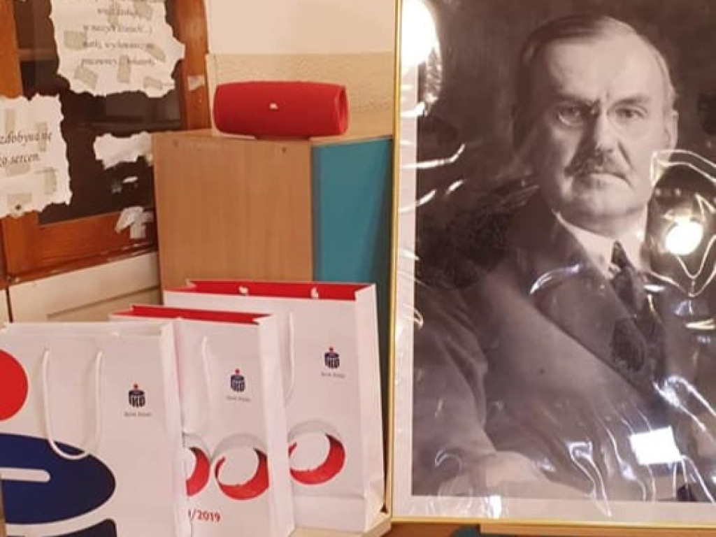Uczniowie koneckiego Ekonomika upamiętnili swojego patrona poprzez `Piknik z Grabskim` [zdjęcia]