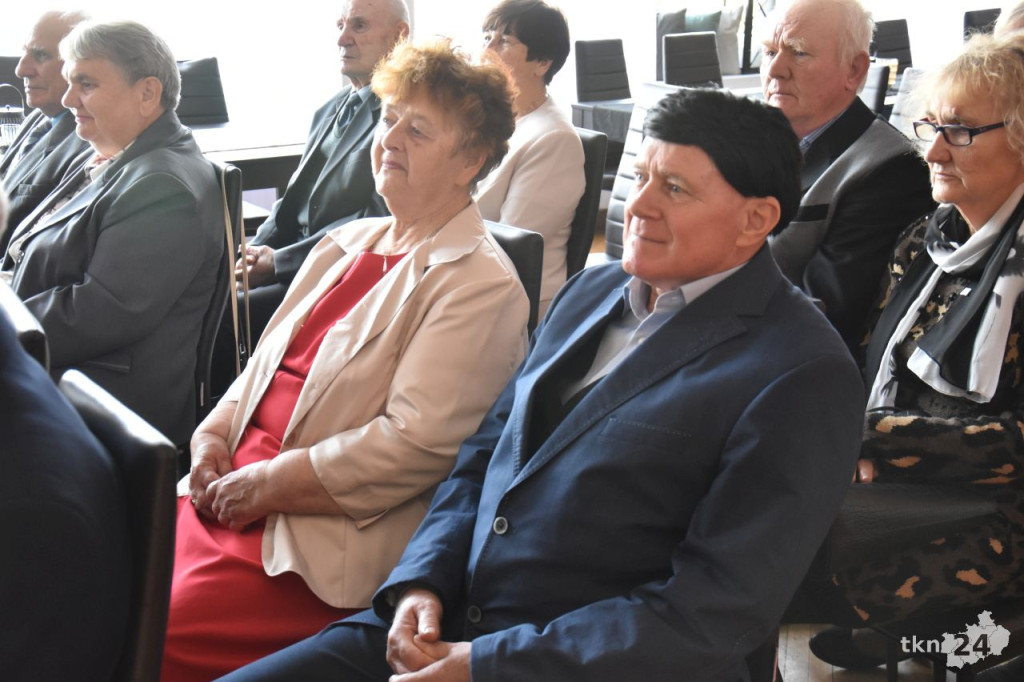 Długoletnie małżeństwa z gminy Stąporków świętowały `Złote Gody` [wideo, zdjęcia]