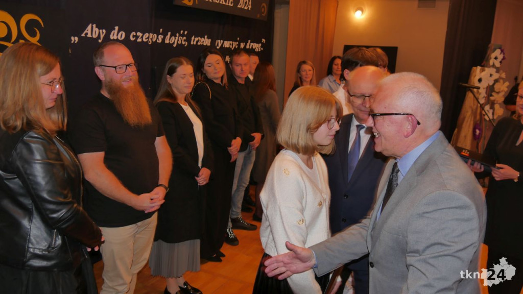 Oto najlepsi uczniowie gminy Końskie. Właśnie otrzymali stypendia [wideo, zdjęcia]