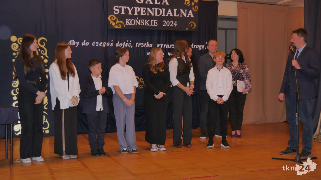 Oto najlepsi uczniowie gminy Końskie. Właśnie otrzymali stypendia [wideo, zdjęcia]