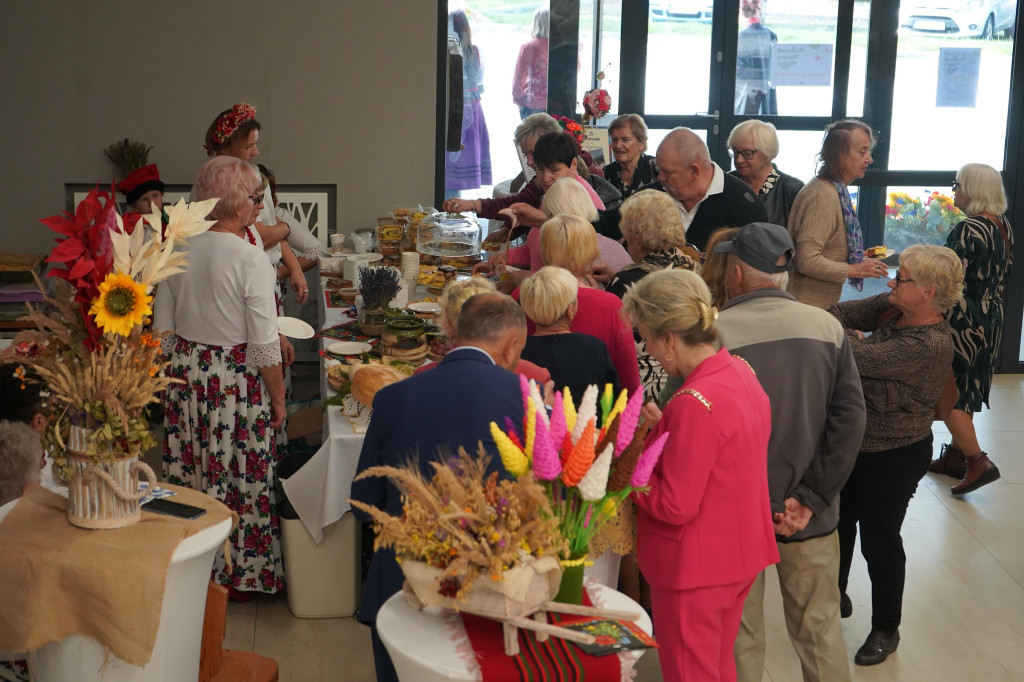 Seniorzy z Gowarczowa na Festiwalu Folkowe Kolory Kultur [zdjęcia]