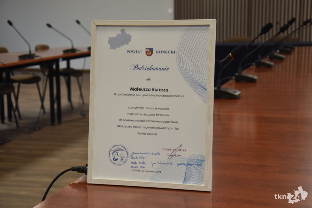 Compensa TU S.A. VIG Biuro Partnerskie w Końskich przekazało szkołom fantomy szkoleniowe [zdjęcia]