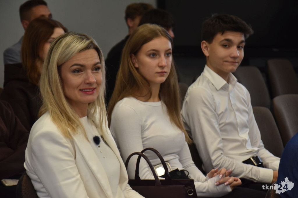 Compensa TU S.A. VIG Biuro Partnerskie w Końskich przekazało szkołom fantomy szkoleniowe [zdjęcia]