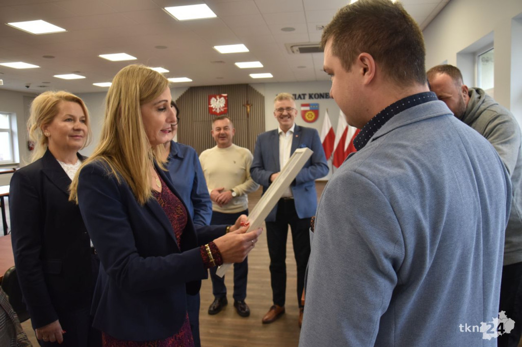 Compensa TU S.A. VIG Biuro Partnerskie w Końskich przekazało szkołom fantomy szkoleniowe [zdjęcia]
