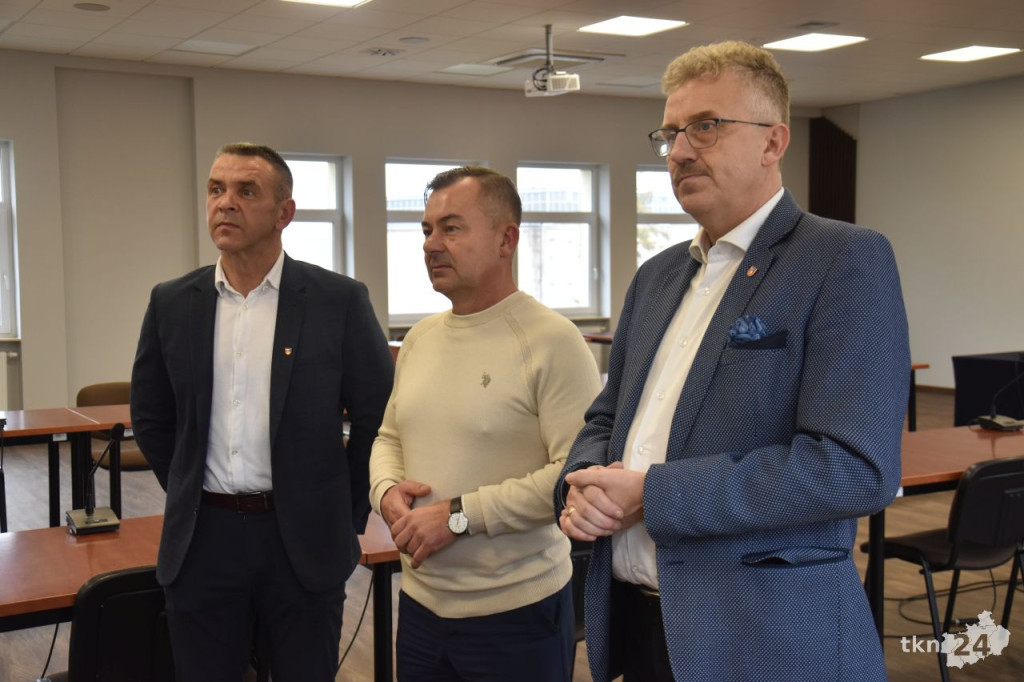 Compensa TU S.A. VIG Biuro Partnerskie w Końskich przekazało szkołom fantomy szkoleniowe [zdjęcia]
