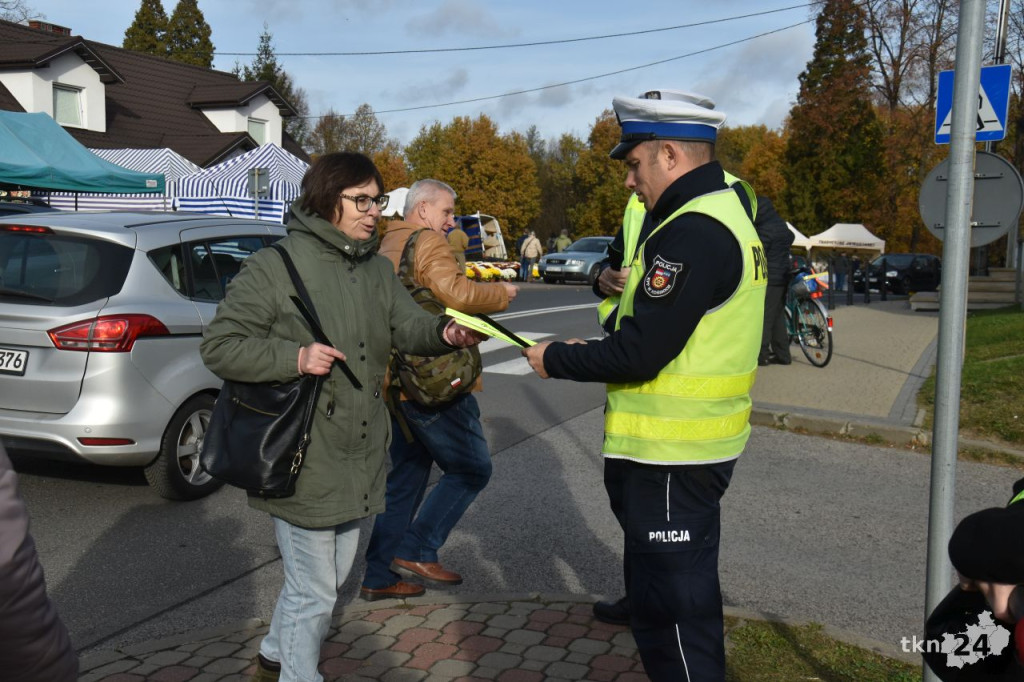 Policjanci prowadzili akcję profilaktyczną przy koneckim cmentarzu [wideo, zdjęcia]