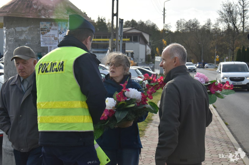 Policjanci prowadzili akcję profilaktyczną przy koneckim cmentarzu [wideo, zdjęcia]