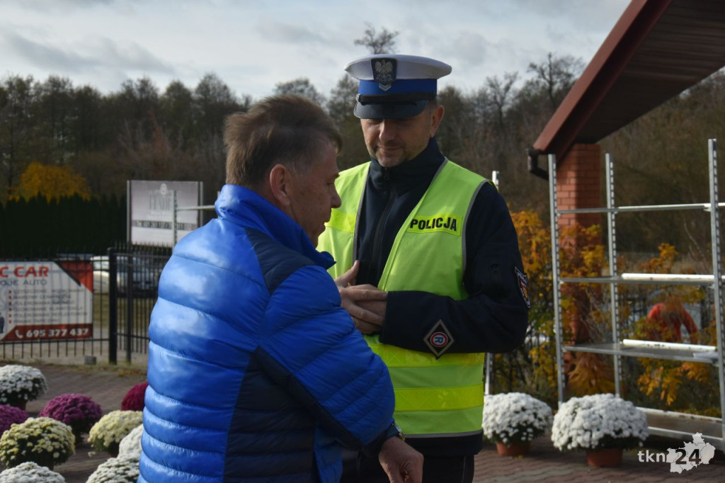 Policjanci prowadzili akcję profilaktyczną przy koneckim cmentarzu [wideo, zdjęcia]