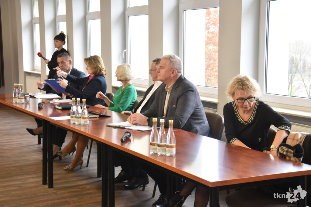 X Sesja Rady Powiatu Koneckiego: Czy szpital będzie prywatyzowany? [wideo]