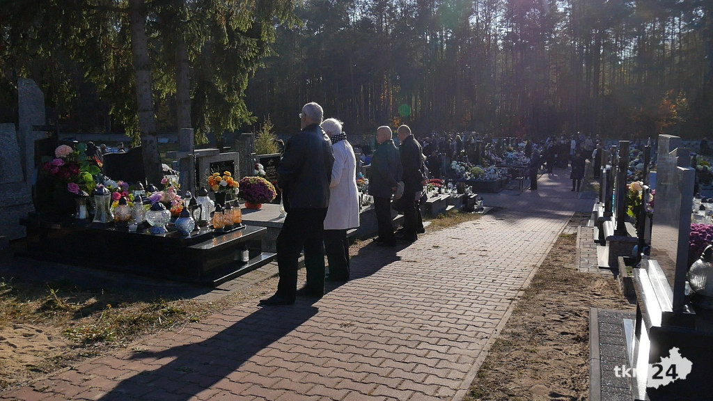 Wszystkich Świętych w powiecie koneckim. Zobaczcie nocne ujęcia [wideo, zdjęcia]