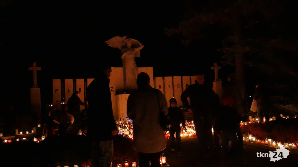 Wszystkich Świętych w powiecie koneckim. Zobaczcie nocne ujęcia [wideo, zdjęcia]