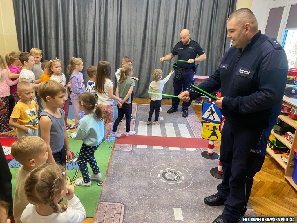 Dzieciństwo bez przemocy. Policjanci włączyli się do ogólnopolskiej kampanii [zdjęcia]