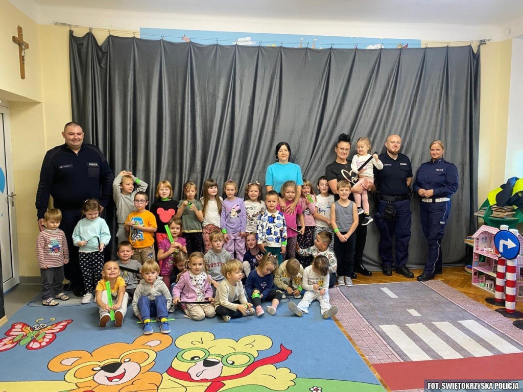 Dzieciństwo bez przemocy. Policjanci włączyli się do ogólnopolskiej kampanii [zdjęcia]
