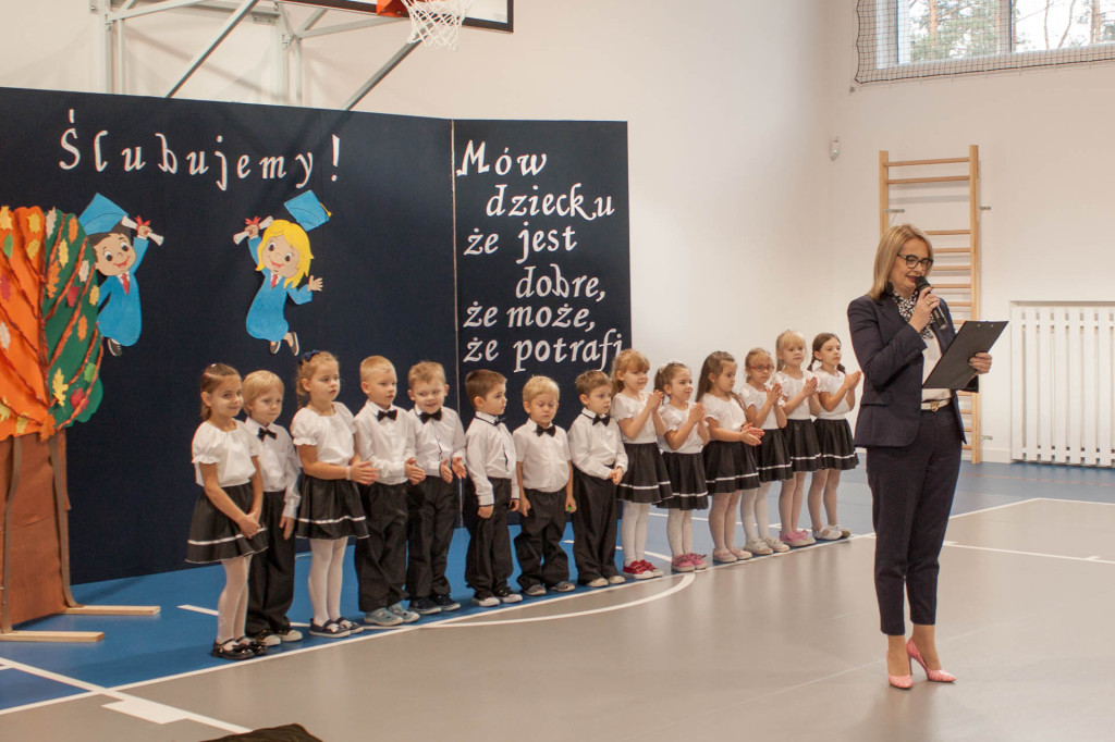 Uroczyste ślubowania w placówkach oświatowych gminy Stąporków [zdjęcia]