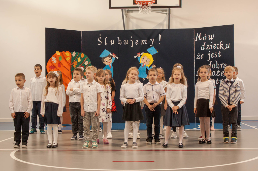 Uroczyste ślubowania w placówkach oświatowych gminy Stąporków [zdjęcia]