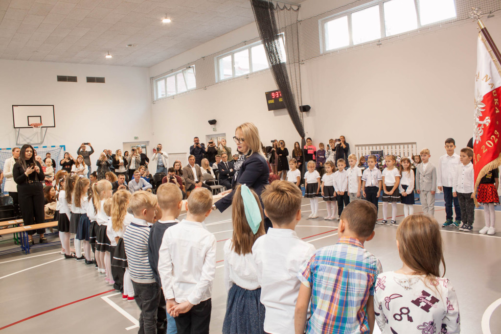 Uroczyste ślubowania w placówkach oświatowych gminy Stąporków [zdjęcia]
