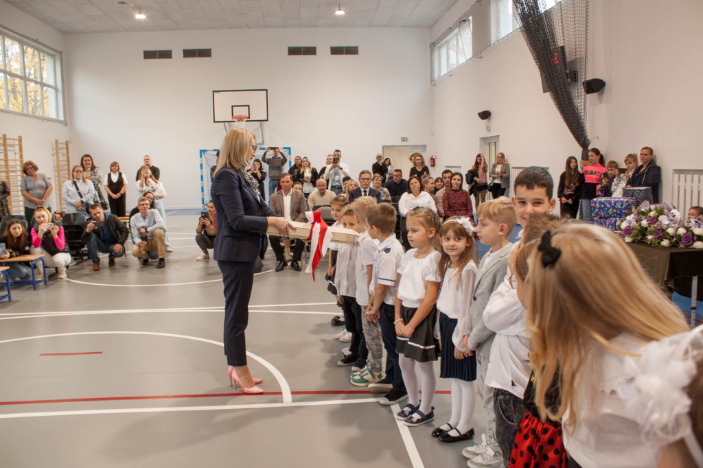 Uroczyste ślubowania w placówkach oświatowych gminy Stąporków [zdjęcia]
