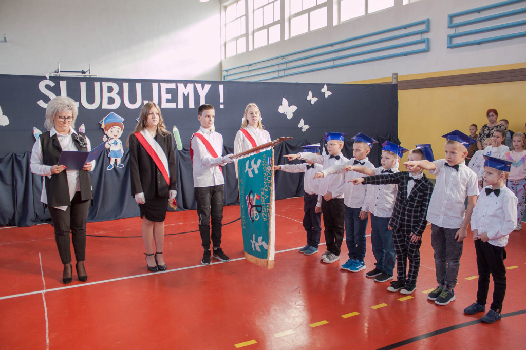 Uroczyste ślubowania w placówkach oświatowych gminy Stąporków [zdjęcia]