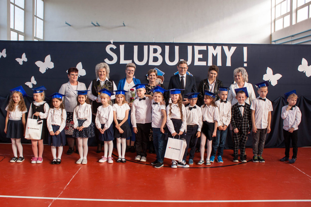 Uroczyste ślubowania w placówkach oświatowych gminy Stąporków [zdjęcia]