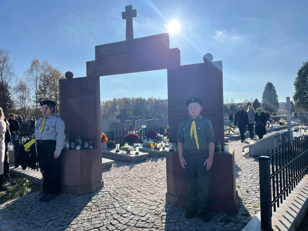 Ponad 7 tysięcy złotych z kwesty na odnowę grobów w Miedzierzy [zdjęcia]