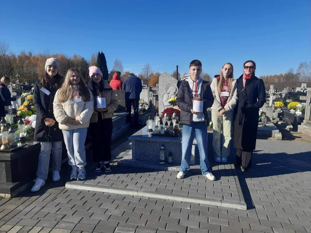 Ponad 7 tysięcy złotych z kwesty na odnowę grobów w Miedzierzy [zdjęcia]