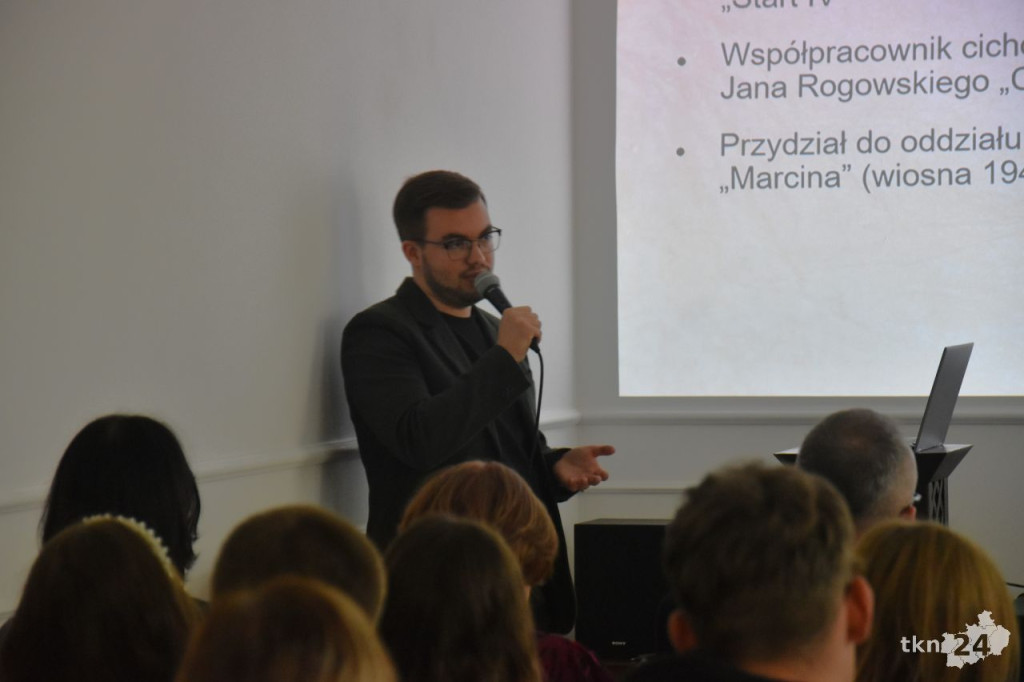 Seminarium dla bibliotekarzy z regionalistami z powiatu koneckiego [wideo, zdjęcia]